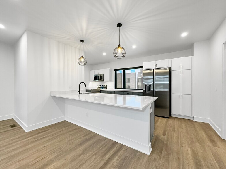 More Photos Of 1200 Keosauqua Way, Des Moines Apartments For Sale