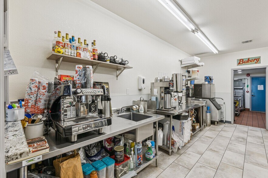 More Photos Of 424 W Chickasha Ave, Chickasha Storefront For Sale