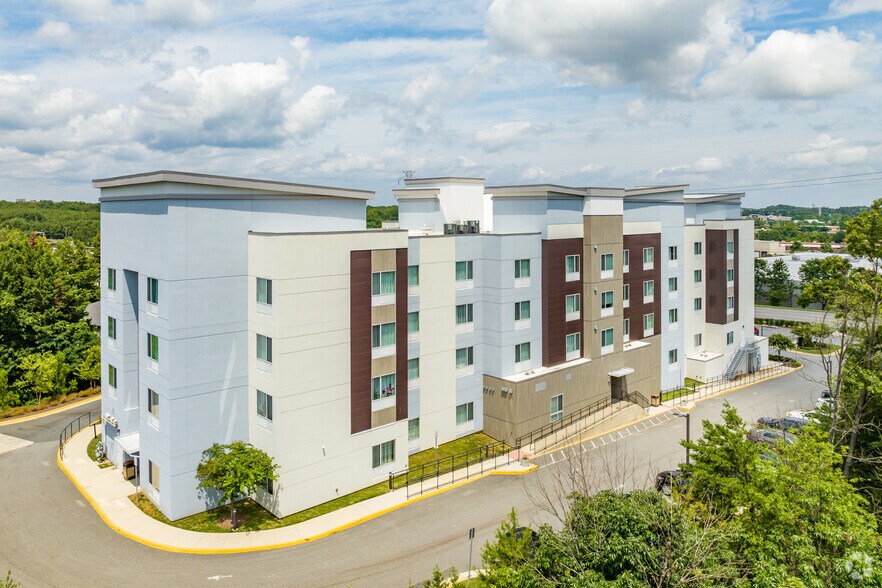 More Photos Of 14090 Shoppers Best Way, Woodbridge Hotel For Lease