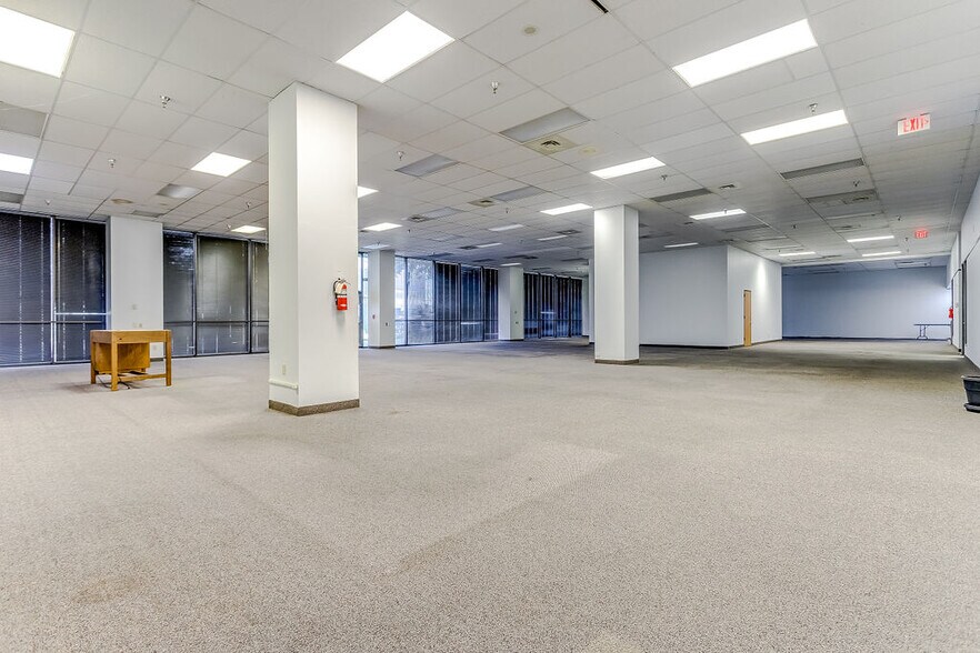 More Photos Of 2350 Valley View Ln, Dallas Loft Creative Space For Lease