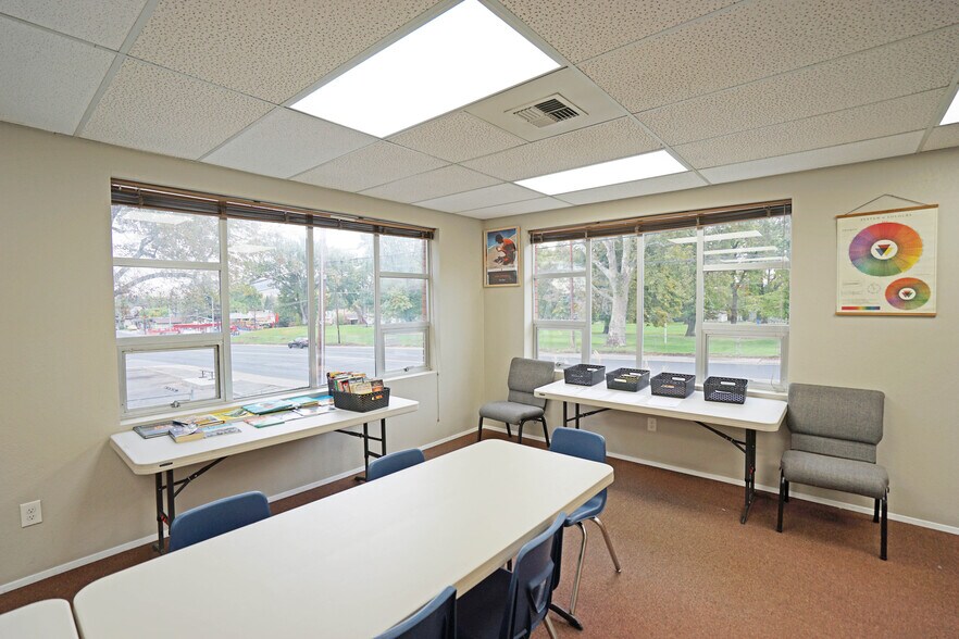 More Photos Of 310 N 16th Ave, Yakima Office For Sale