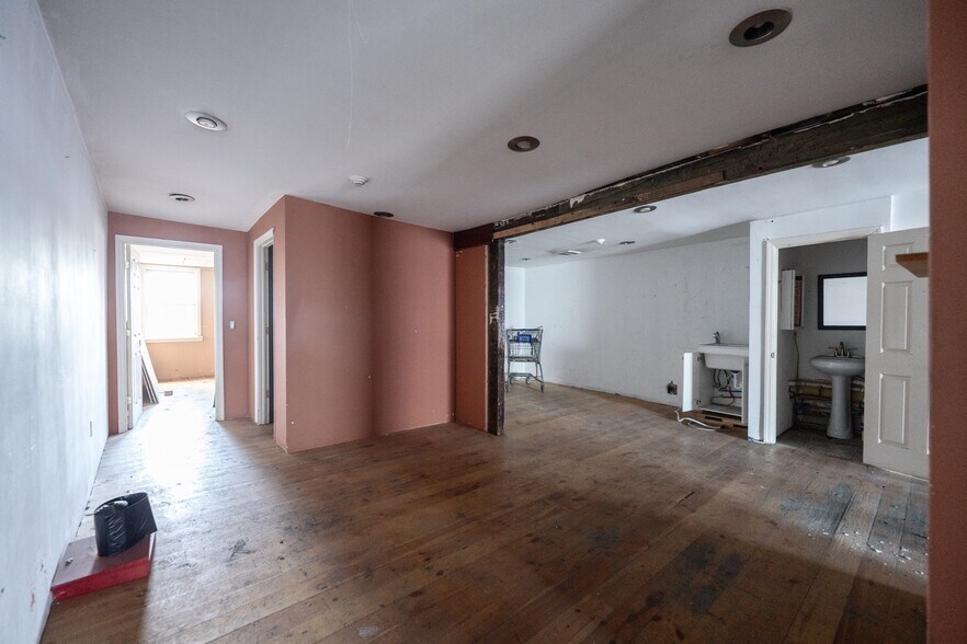 More Photos Of 57 N Front St, Kingston Storefront Retail Residential For Sale