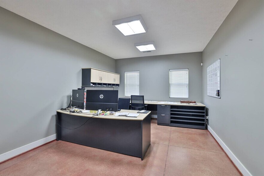 More Photos Of 4450 Monroe St, Hooven Truck Terminal For Sale