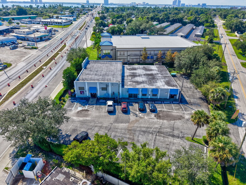 More Photos Of 1357 N Tamiami Trl, North Fort Myers General Retail For Sale