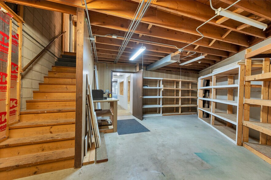 More Photos Of 340-348 N Military Ave, Green Bay Freestanding For Sale