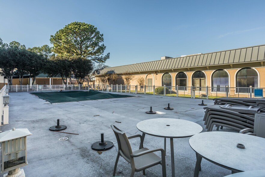 More Photos Of 1471 E Brooks Rd, Memphis Hotel For Sale