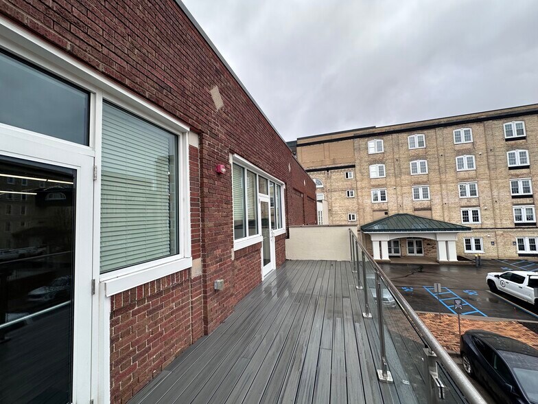 More Photos Of 601 5th St NW, Grand Rapids Medical For Lease