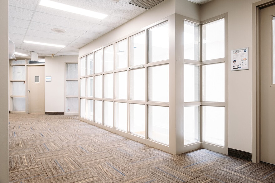 More Photos Of 230 First Ave, St Thomas Medical For Lease