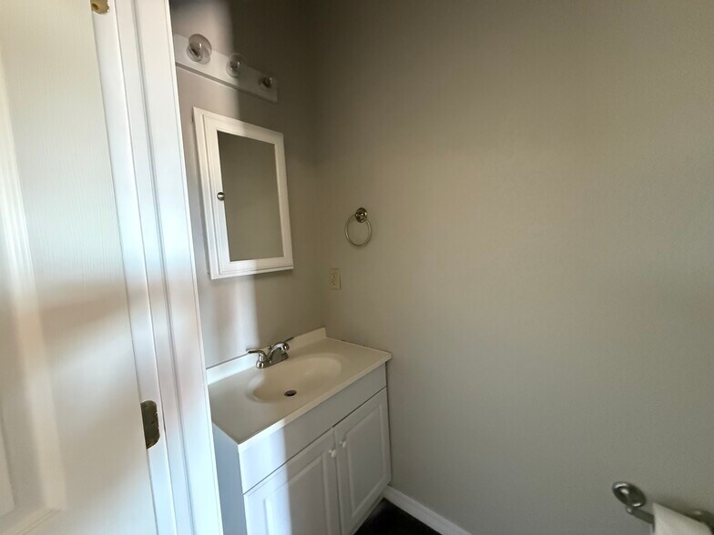 More Photos Of 5204 Jacquelyn Ln, Bartlesville Office For Lease