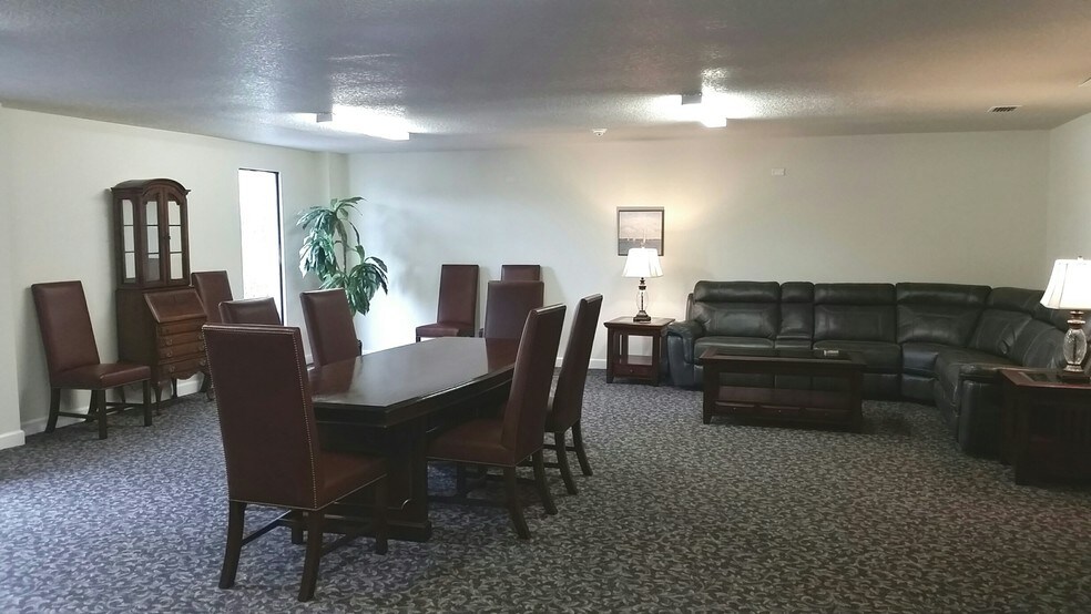More Photos Of 7910 N Tamiami Trl, Sarasota Office For Lease