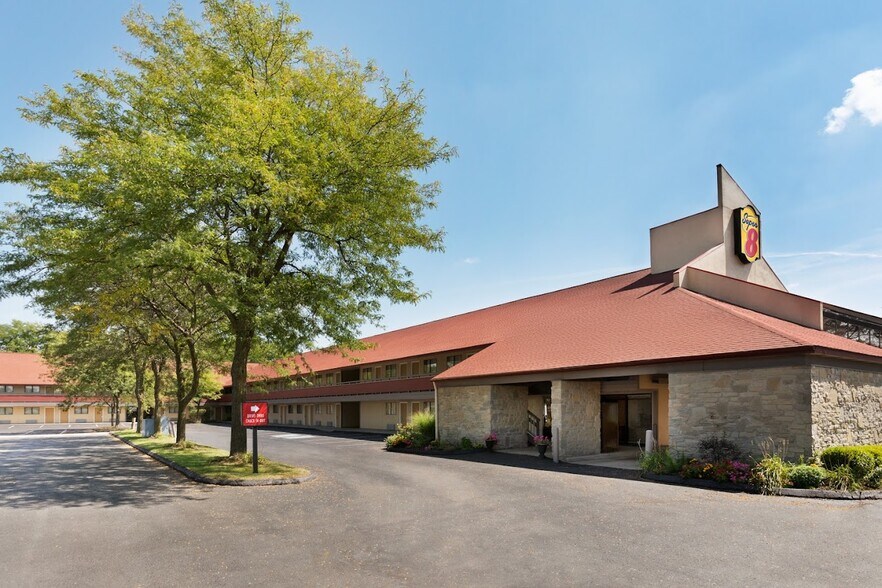 Primary Photo Of 1951 Broad Ave, Findlay Hotel For Sale