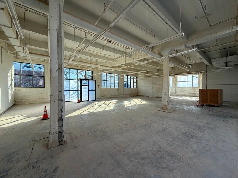 More Photos Of 5 Glen St, Somerville Storefront For Lease