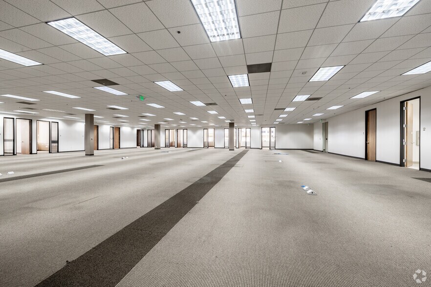 More Photos Of 6200 Canoga Ave, Woodland Hills Office For Sale