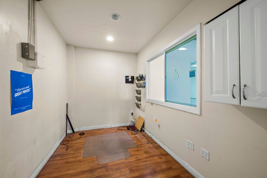 More Photos Of 7865 Balboa Ave, San Diego Freestanding For Lease