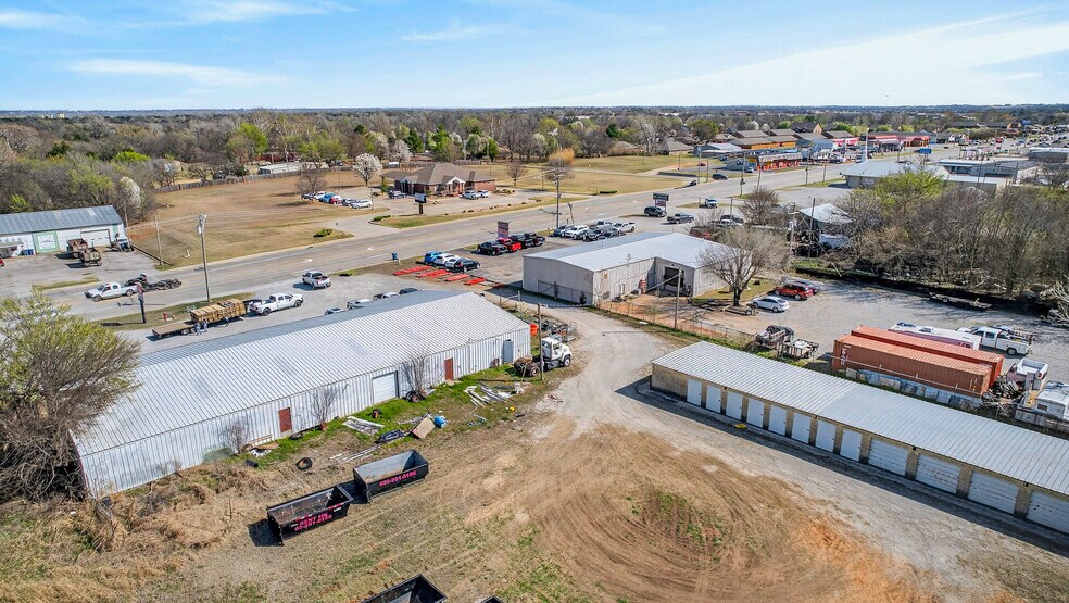 More Photos Of 1505 N Main St, Newcastle Warehouse For Sale