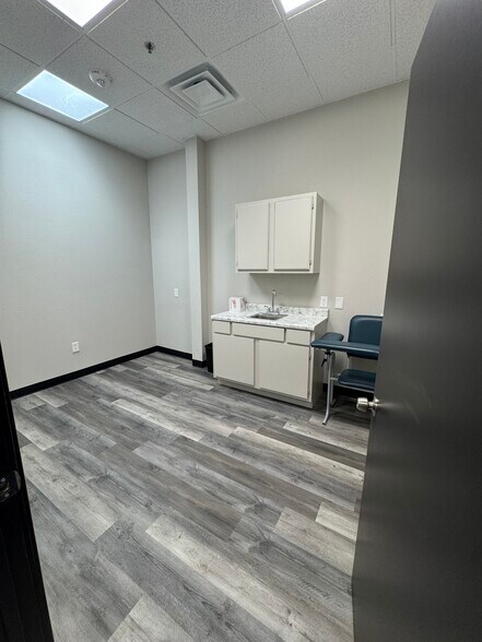 More Photos Of 4206 Dalrock Rd, Rowlett Unknown For Lease
