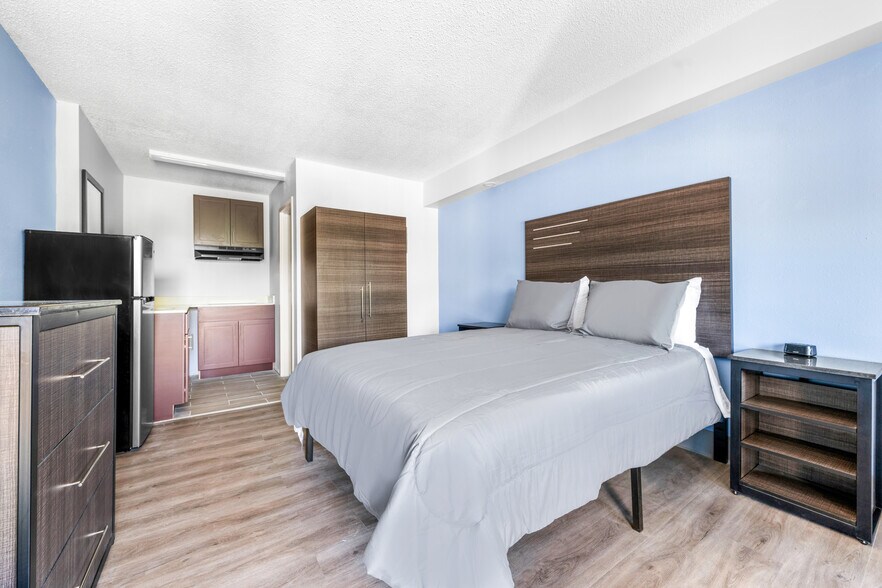 More Photos Of 5101 Messer Airport Hwy, Birmingham Hotel For Sale