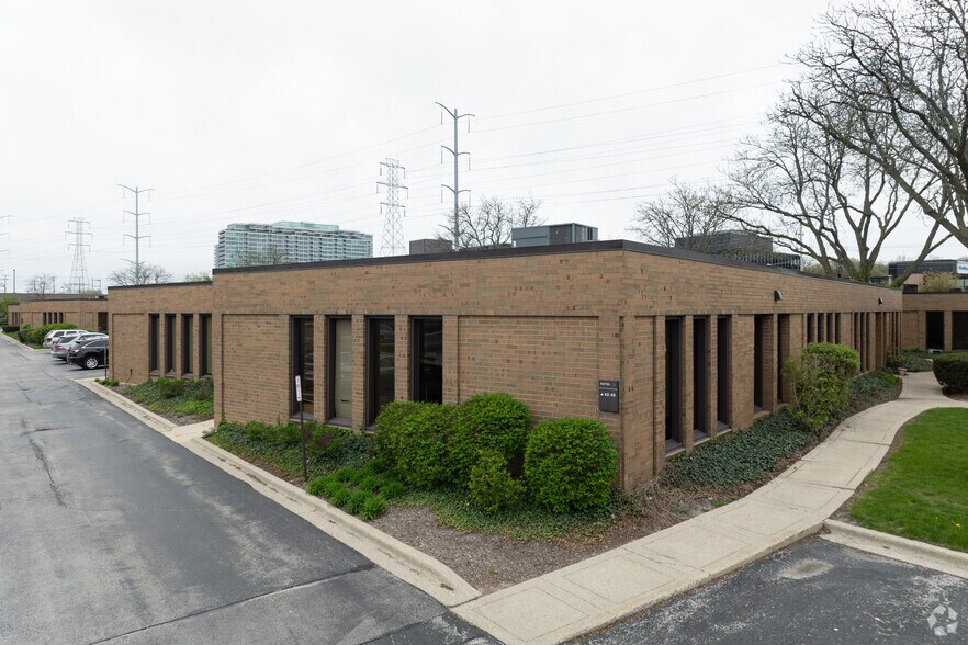 More Photos Of 5225 Old Orchard Rd, Skokie Office For Lease
