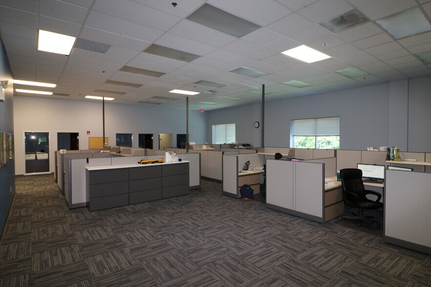 More Photos Of 425 Commerce Dr, Fort Washington Office For Lease