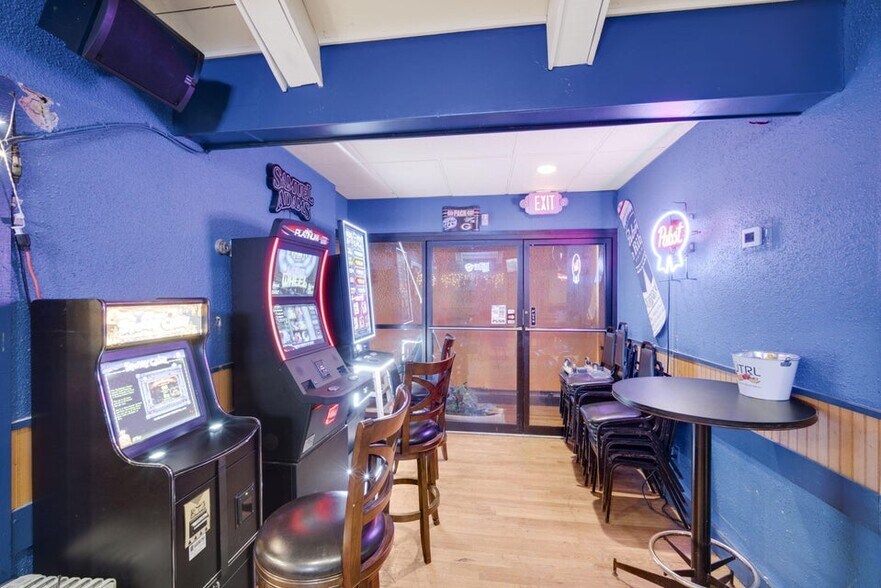 More Photos Of 6317 W Bluemound Rd, Milwaukee Bar For Sale