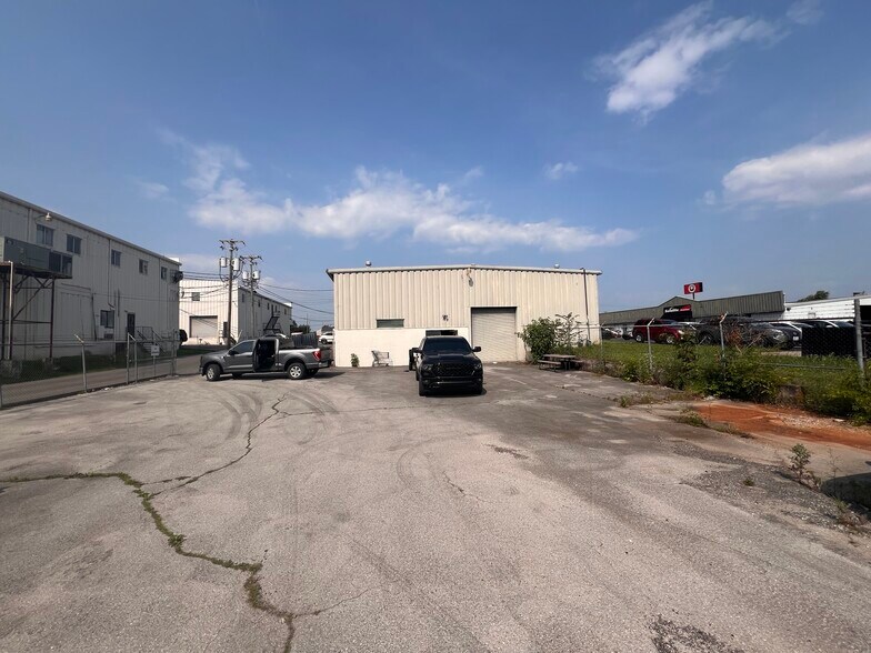 More Photos Of 2522 Scottsville Rd, Bowling Green Storefront For Lease