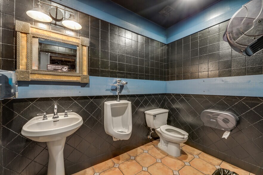 More Photos Of 285 Glenwood Ave, Bloomfield Restaurant For Sale