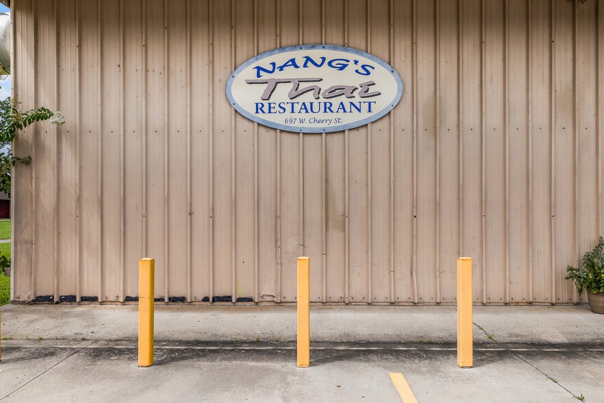 More Photos Of 697 W Cherry St, Jesup Restaurant For Sale