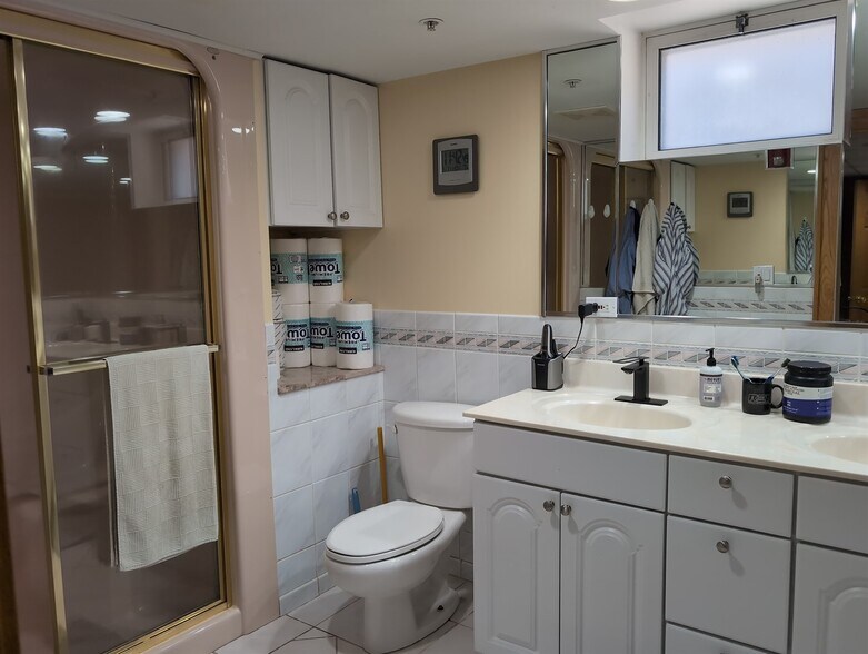 More Photos Of 417 N Hough St, Barrington Medical For Sale