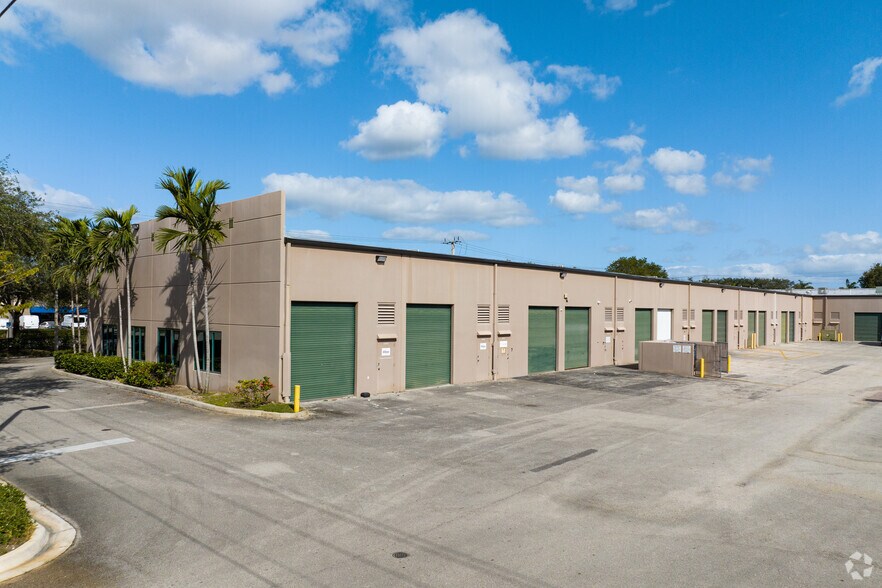More Photos Of 10000-10140 NW 53rd St, Sunrise Warehouse For Lease