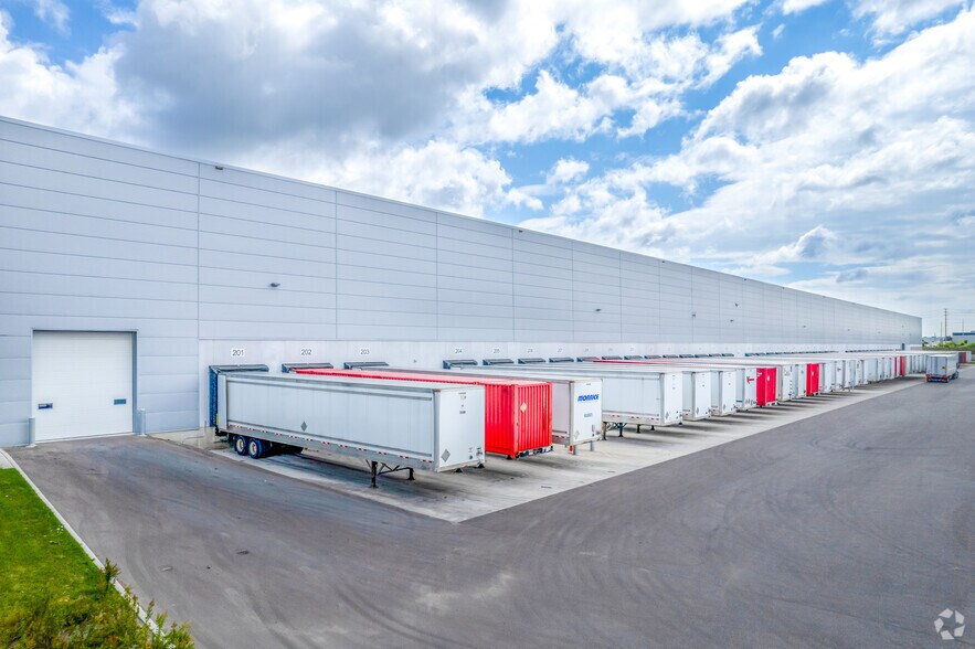 More Photos Of 3150 Derry Rd E, Mississauga Warehouse For Lease
