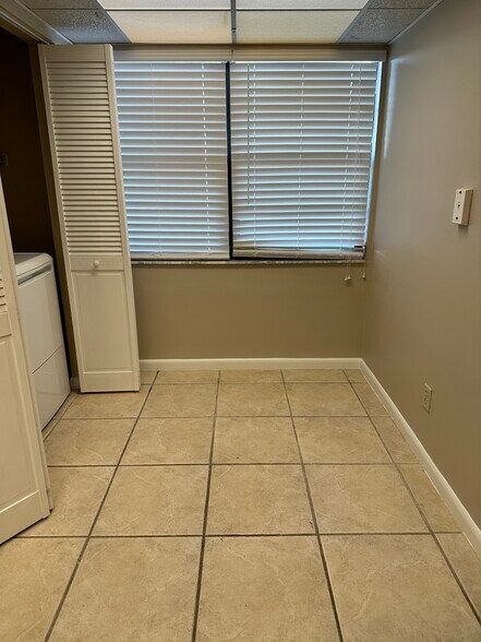 More Photos Of 960 Morningside Dr, Naples Apartments For Sale