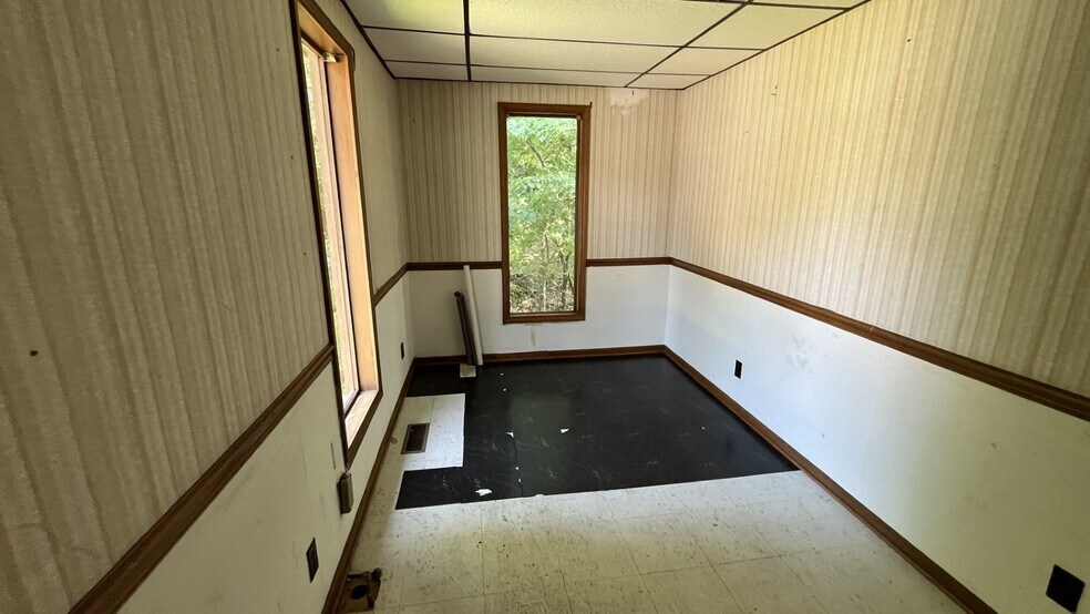 More Photos Of 4985-4991 Bethania Rd, Winston-Salem Office For Lease