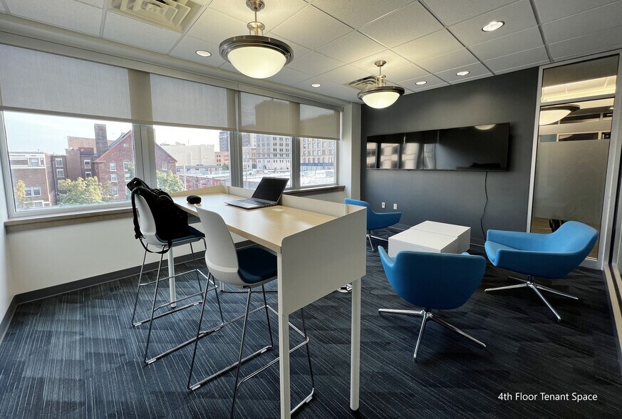 More Photos Of 131 W 10th St, Dubuque Medical For Lease