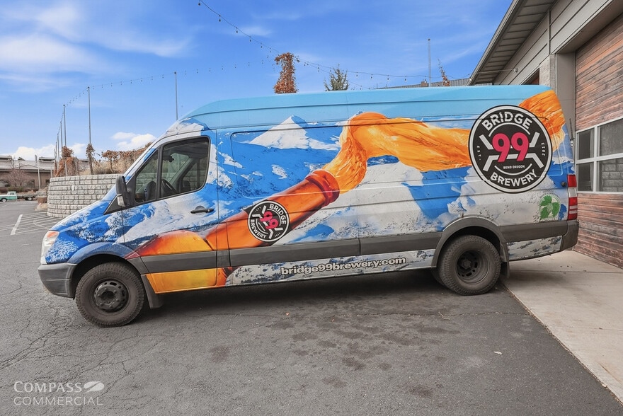 More Photos Of 63063 Layton Ave, Bend Warehouse For Sale