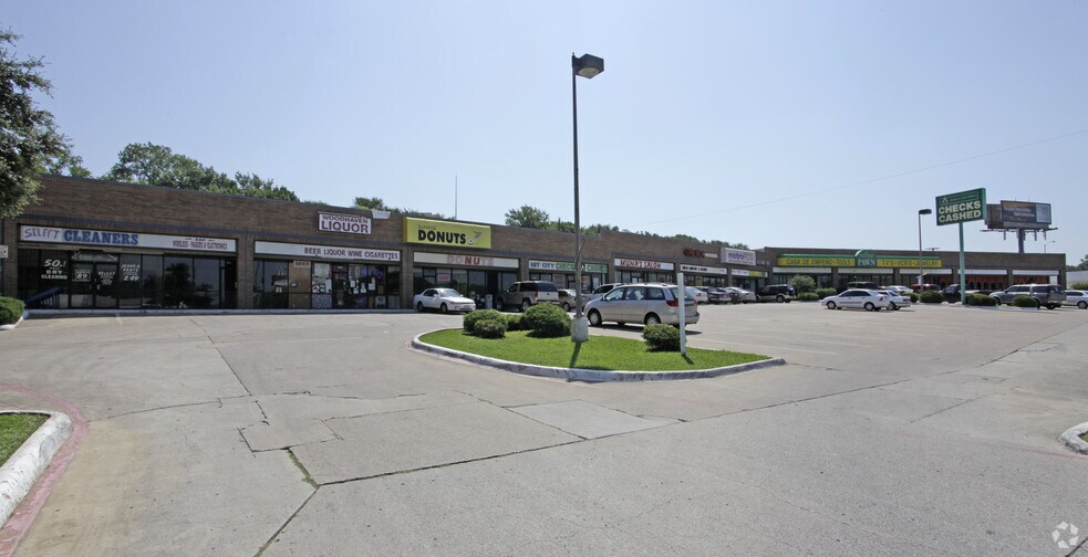 More Photos Of 1201 Woodhaven Blvd, Fort Worth Storefront For Lease