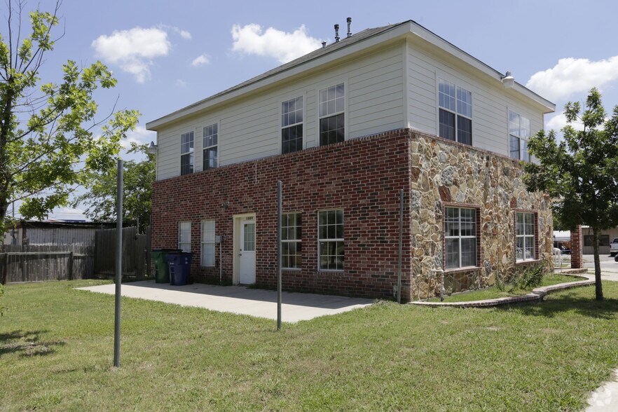 More Photos Of 1009 N Tennessee St, McKinney Office For Sale