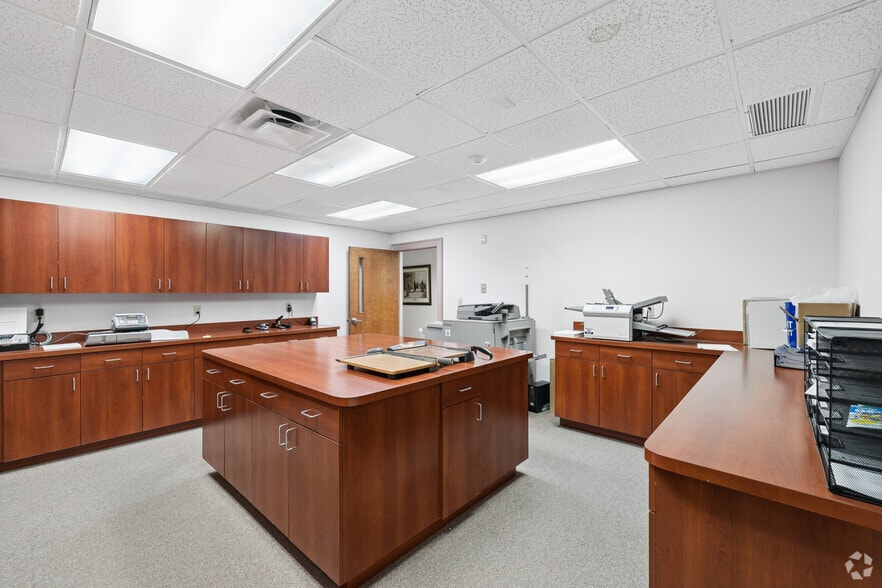 More Photos Of 1670 Main St, Sarasota Religious Facility For Sale
