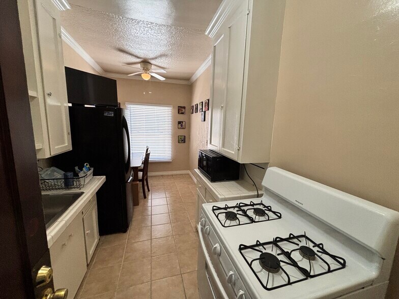 More Photos Of 925 N Lacy St, Santa Ana Apartments For Sale