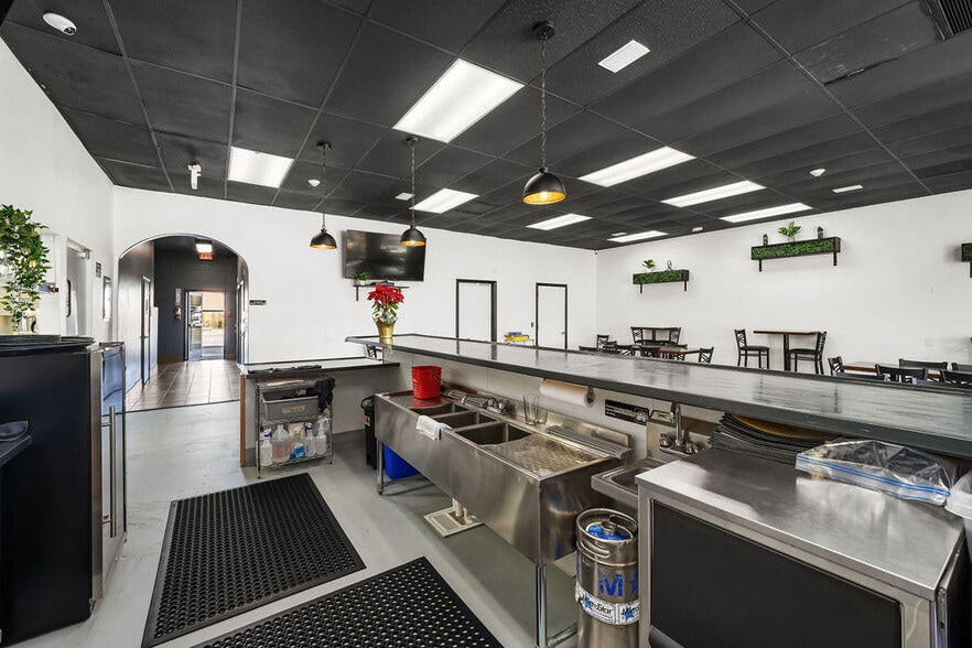 More Photos Of 8115-8149 El Camino Real, Atascadero Storefront Retail Office For Lease