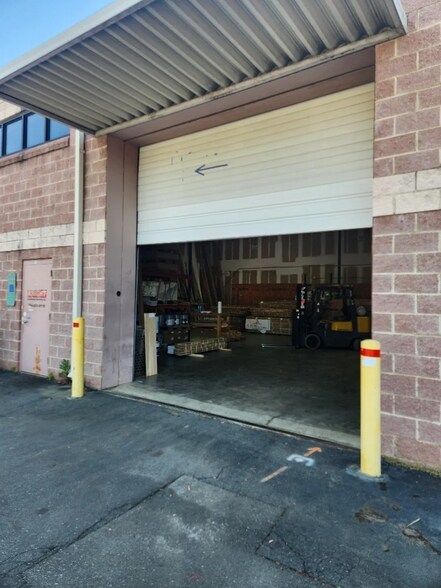 More Photos Of 3915 Stuart Andrew Blvd, Charlotte Light Distribution For Lease