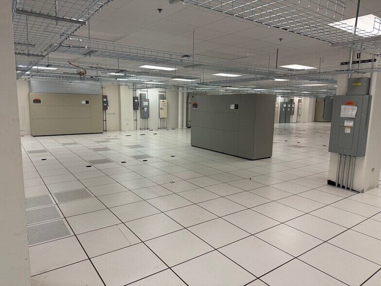 More Photos Of D Overlook Point, Lincolnshire Industrial For Lease