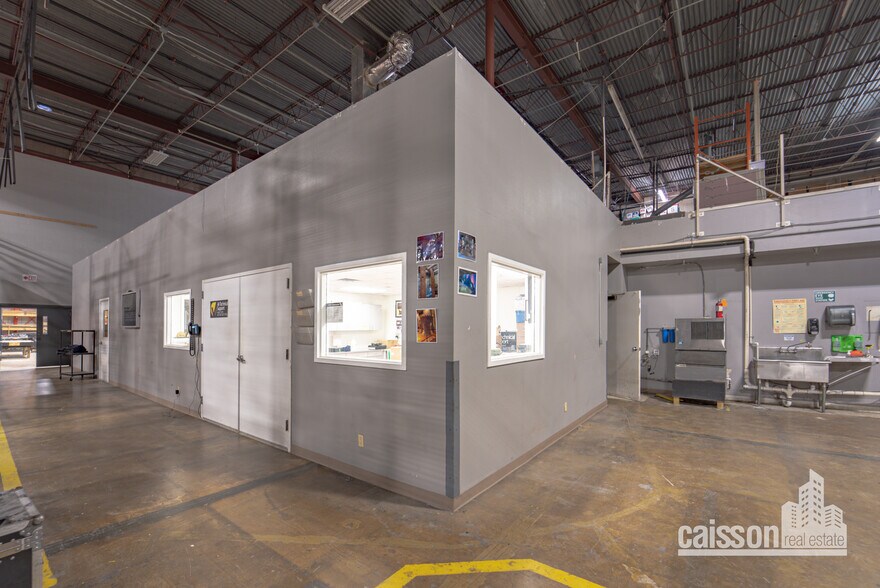 More Photos Of 4311 Director Dr, San Antonio Warehouse For Lease
