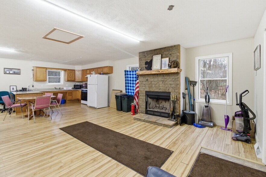 More Photos Of 89 Nolan Rd, Penfield General Retail For Sale