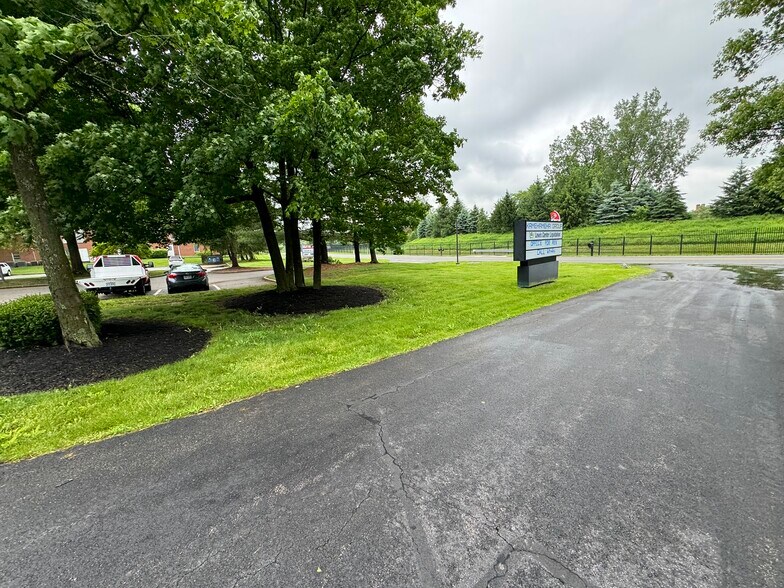 More Photos Of 171 Green Meadows Dr S, Lewis Center Office Residential For Sale