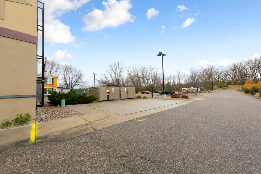 More Photos Of 101 W Lind St, Mankato Fast Food For Sale