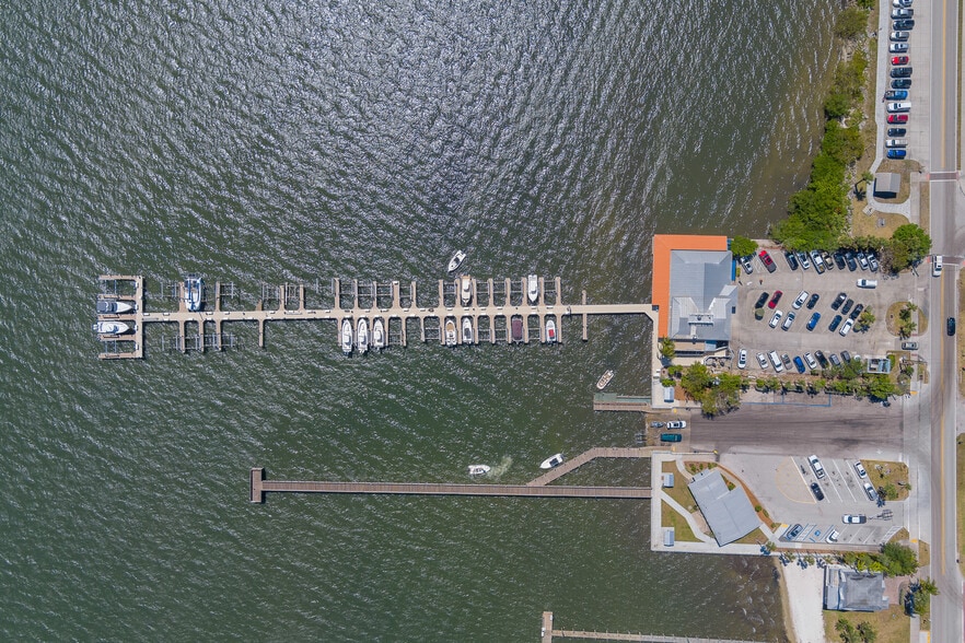 More Photos Of 806 Indian River Dr, Sebastian Marina For Sale