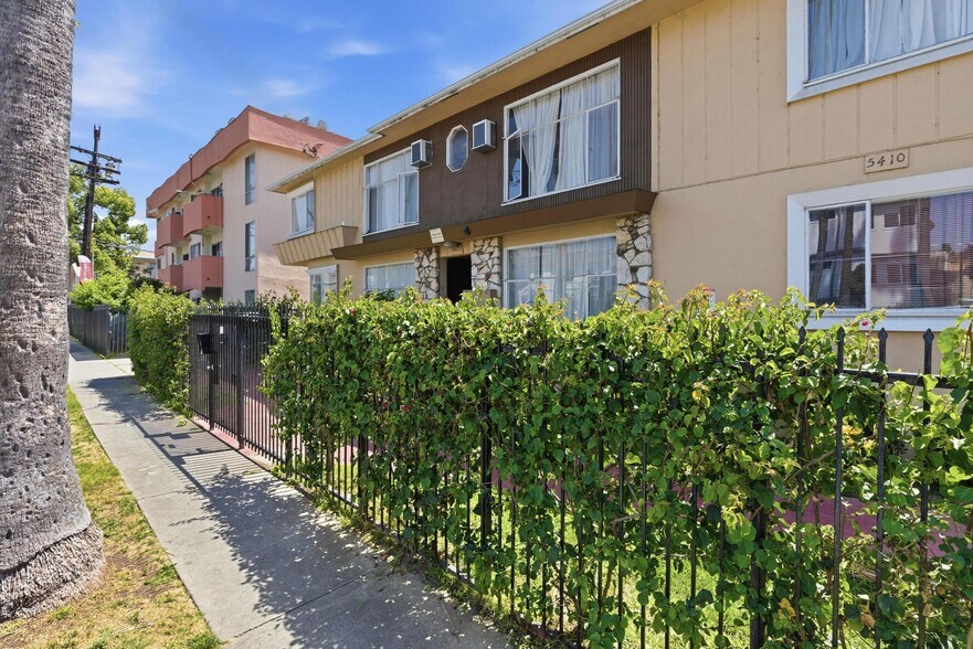 More Photos Of 5408 Russell Ave, Los Angeles Apartments For Sale