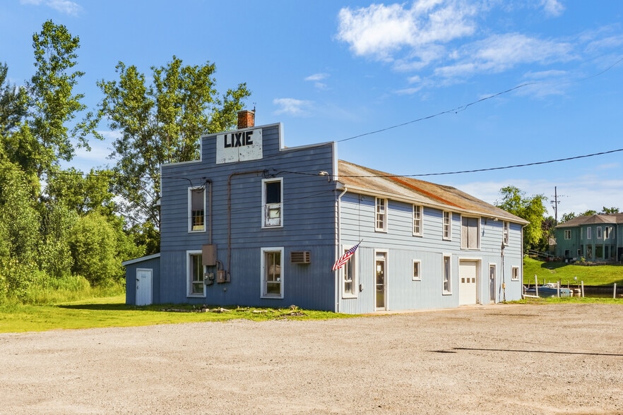 More Photos Of 1227 Water St, Port Huron General Retail For Sale