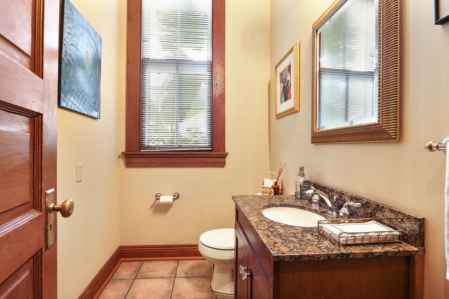 More Photos Of 120 S Pierce St, New Orleans Hotel For Sale