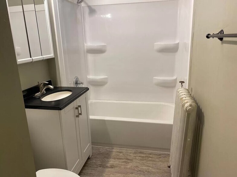 More Photos Of 610 Mulberry St, Rockford Apartments For Sale